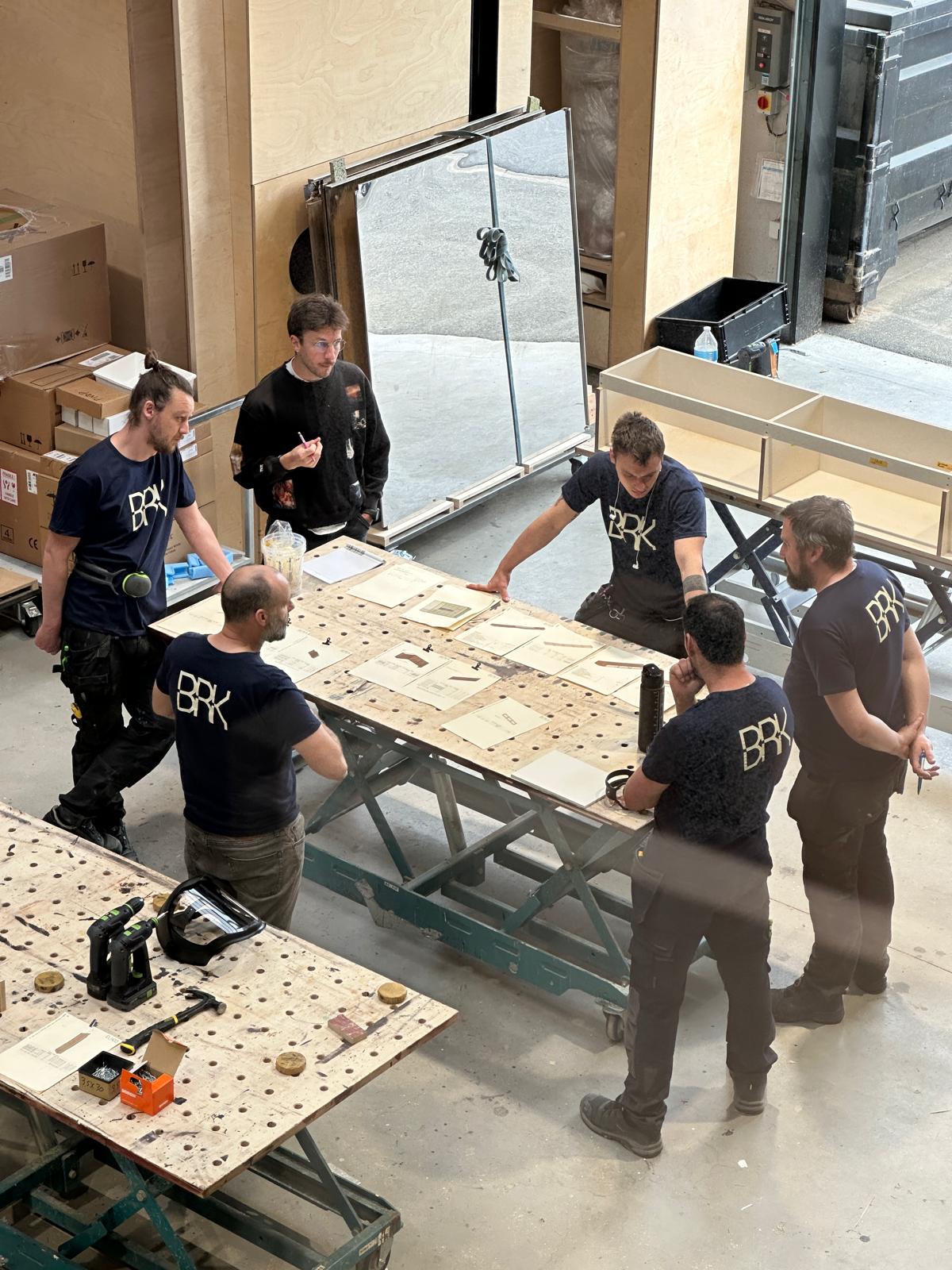 Team Blauwberg aan het werk in het atelier